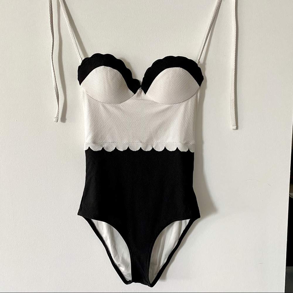 Black & White cute One Piece Swimsuit Size 4